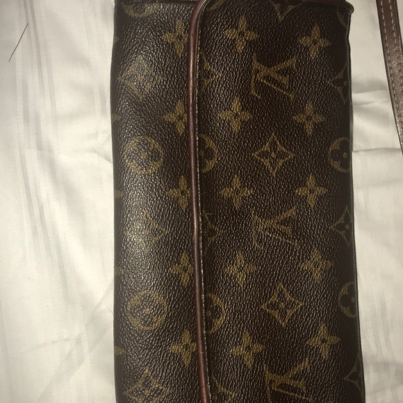 Louie v clutch - Picture 6 of 8